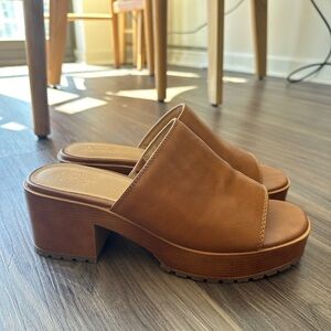 Crown Vintage Brown Platform Clogs | 9